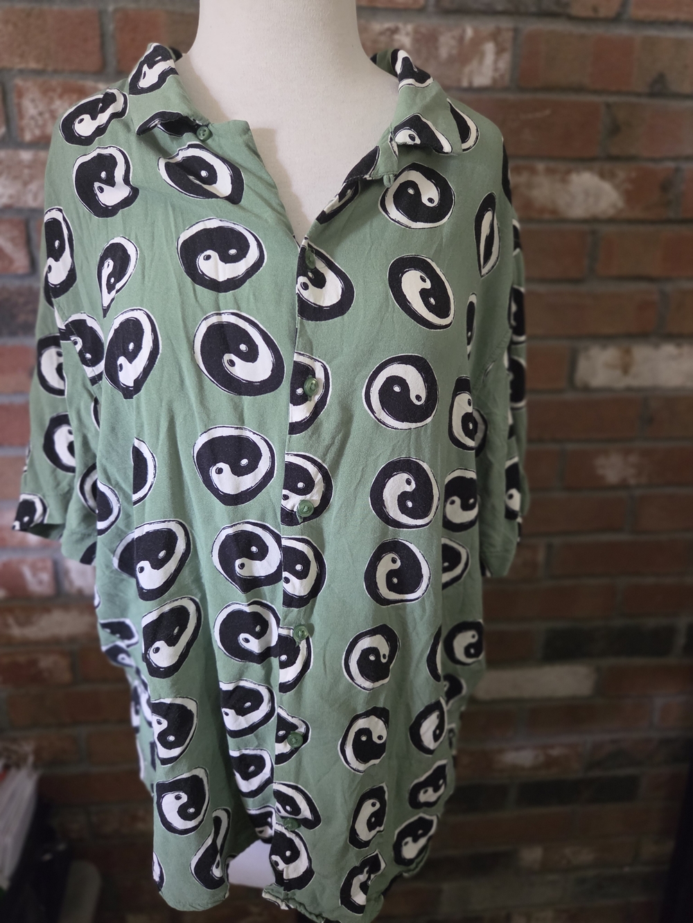 Green Yin Yang Print Short-Sleeve Button-Down Shirt